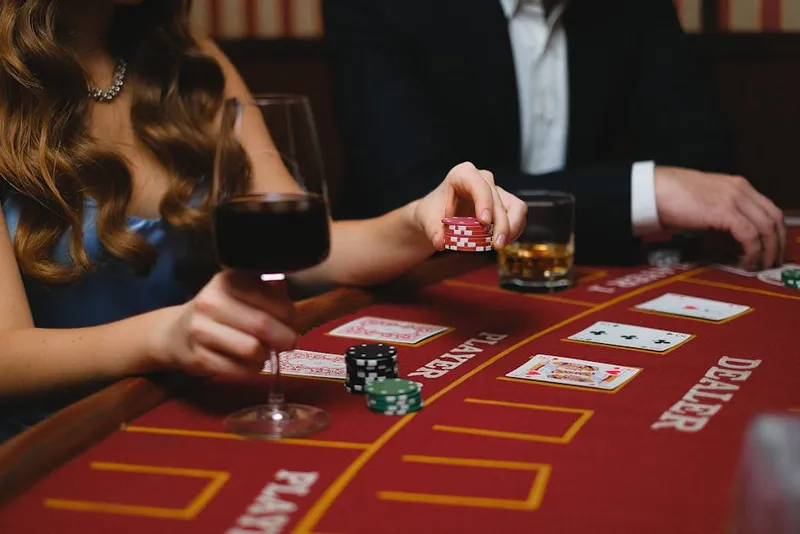 blackjack hand player cards table